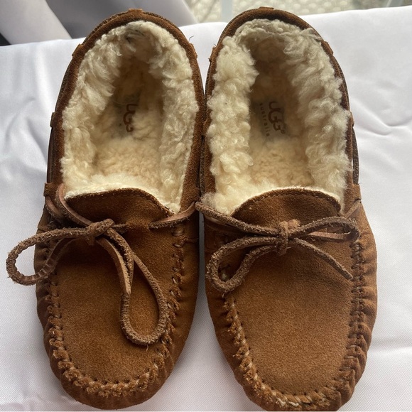 Kids UGG Australia Dakota Suede Slipper 5296 Size 2 Chestnut Original EUC - Picture 1 of 7